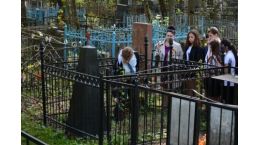 На Перловском кладбище