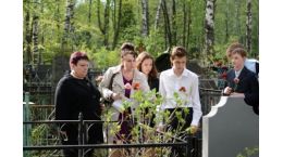 На Перловском кладбище